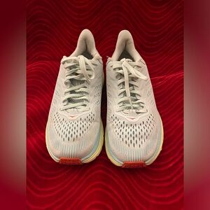 Women HOKA tennis shoes size 6